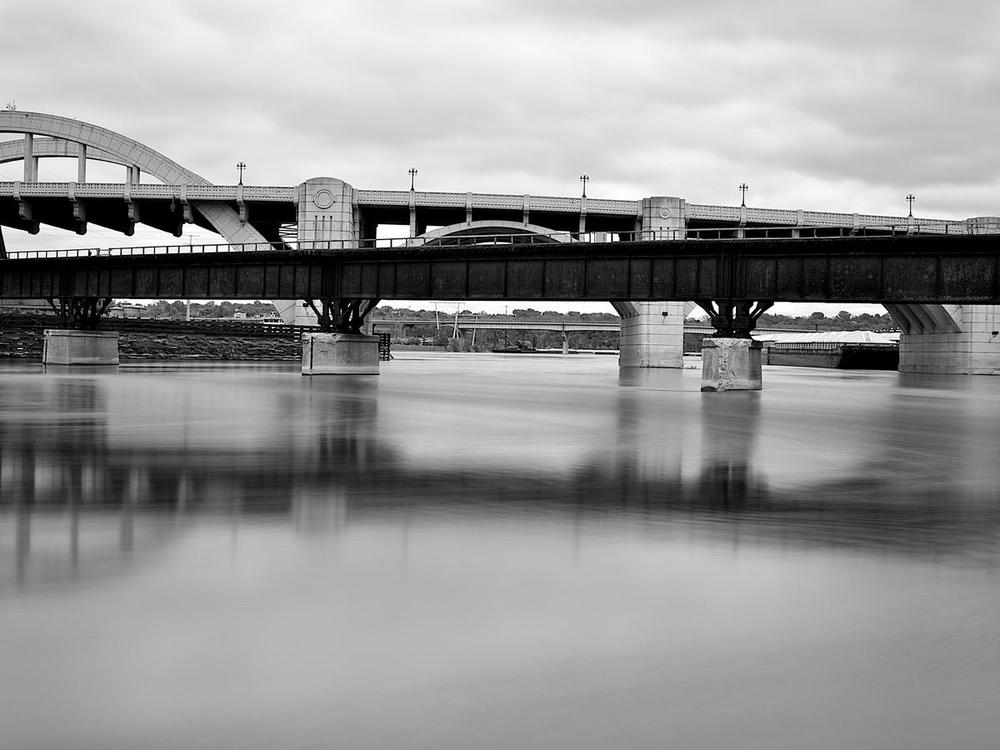 St. Paul Union Pacific Vertical-lift Rail Bridge with the Robert Street ...